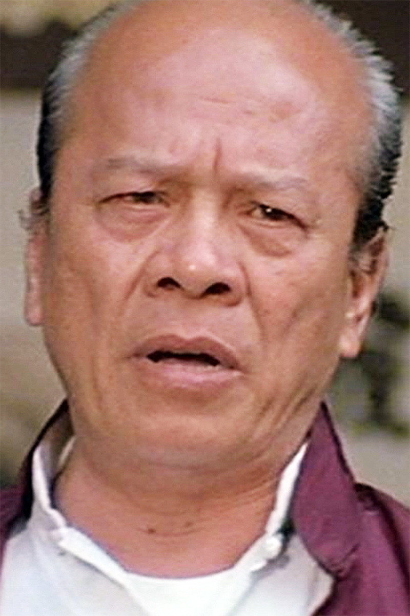 馮敬文 as Gangster in Frightful Honeymoon