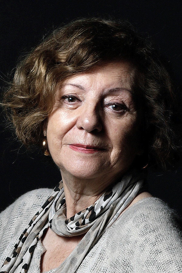 María Elena Duvauchelle as Elena in Dos mujeres de la ciudad