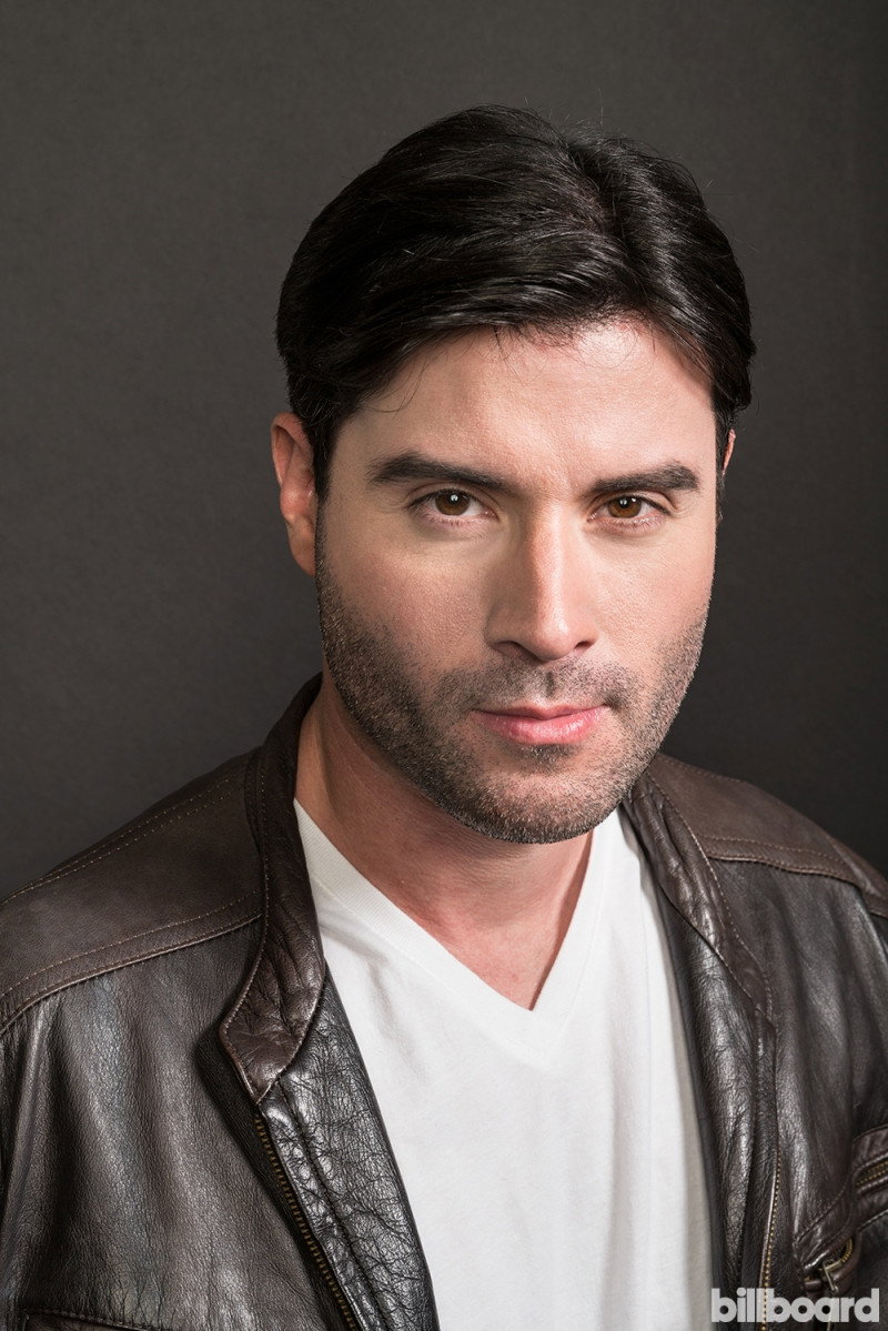 Jonathan Montenegro as Alexander Hernández in Samantha
