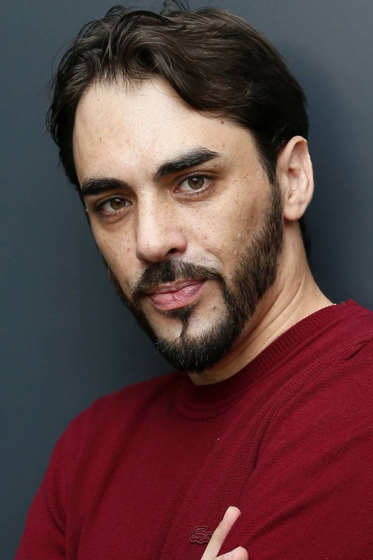 Gringe as Karim / Fennec in Citoyens clandestins