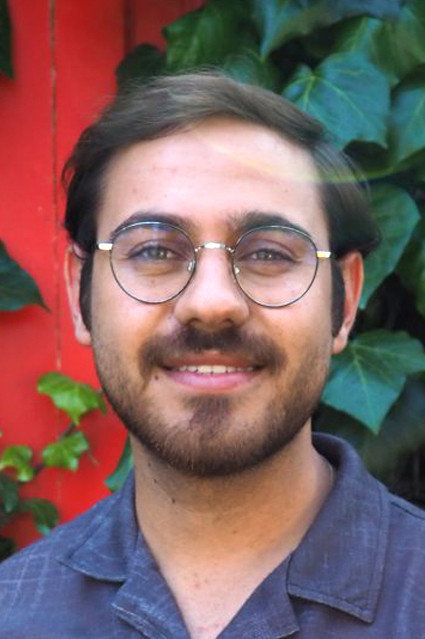 Bektaş Dolu as Neşet Ertaş (Genç) in Garip Bülbül Neşet Ertaş