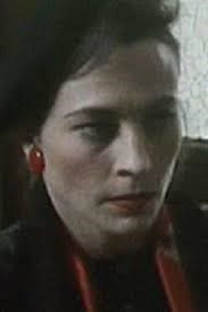 Emma Hitching as Michelle Hodges in Heatwave