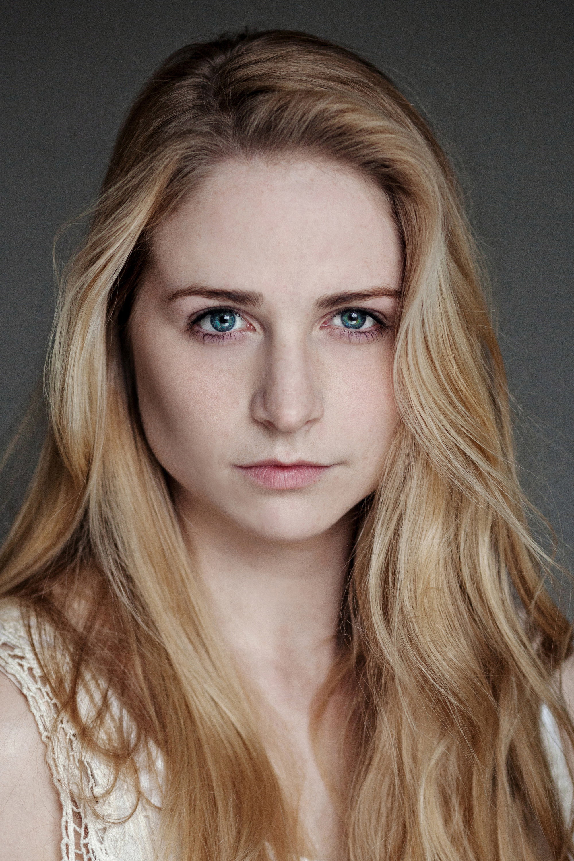 Niamh Algar as Lizzie James in Deceit