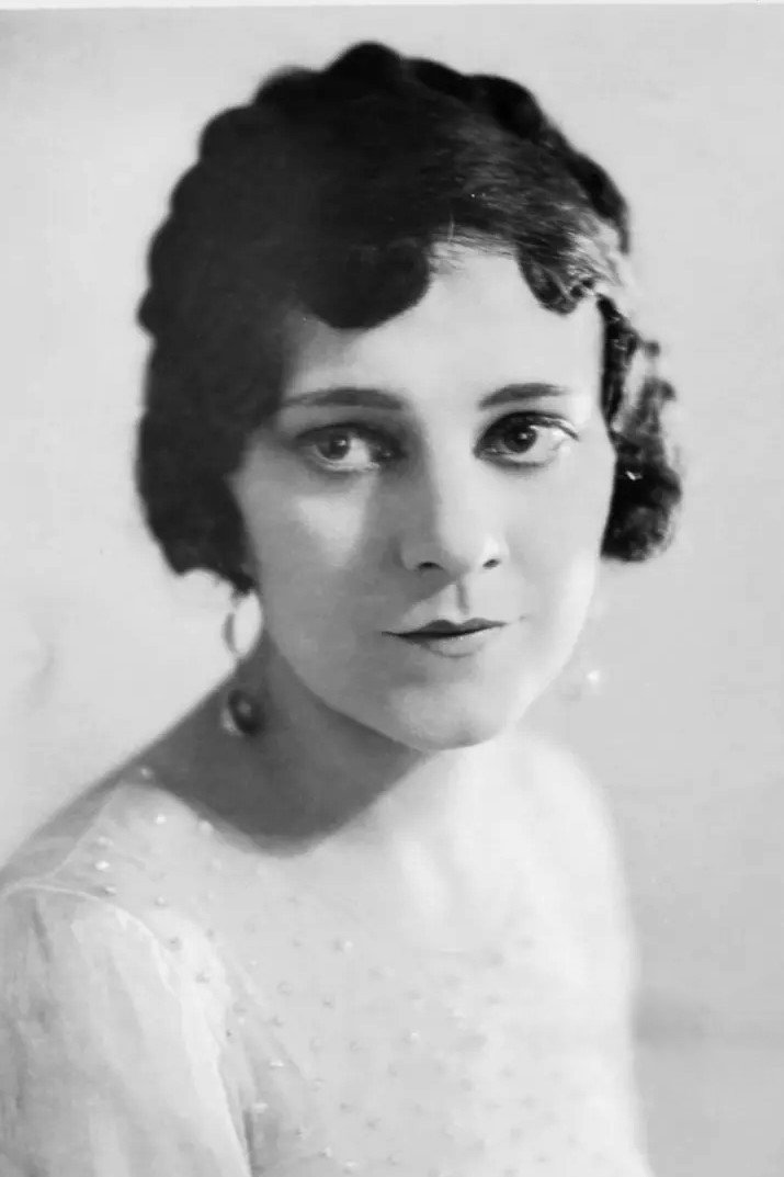 Mabel Julienne Scott as Betty Hammond in The Power of a Lie