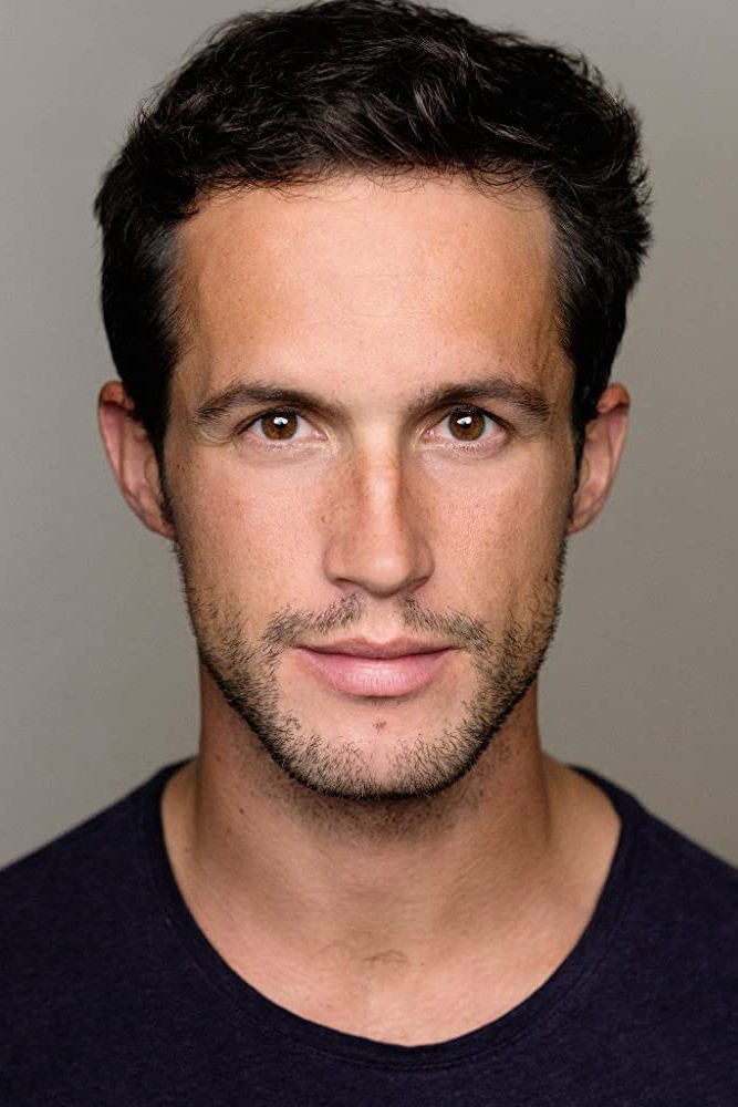 Rob Heaps as Ezra Bloom in Imposters