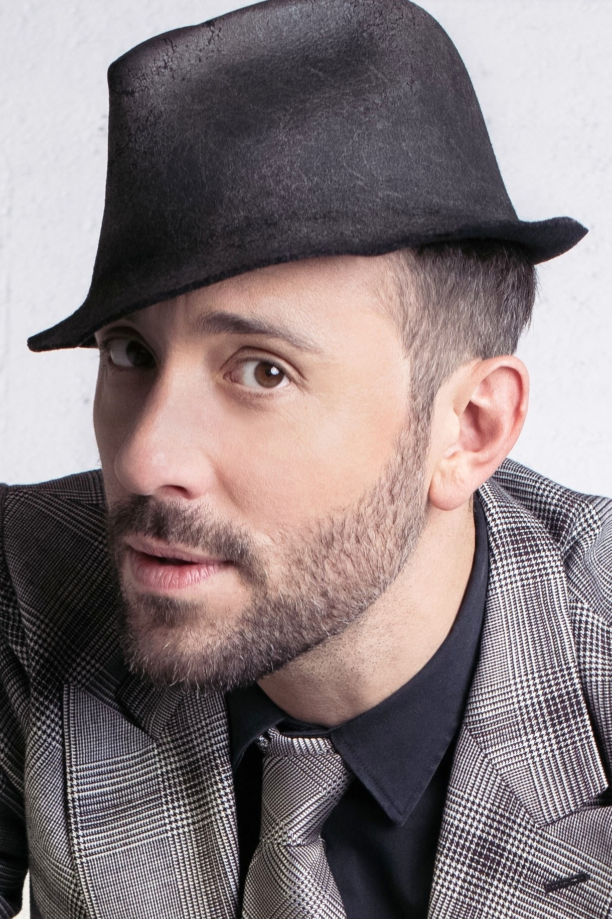 Charlie Winston as Self in Vianney : N'attendons pas, le concert événement