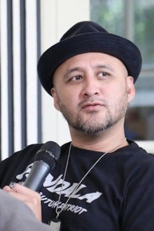 Aqi Singgih as Tony Hadiwiguno in The Perfect Strangers