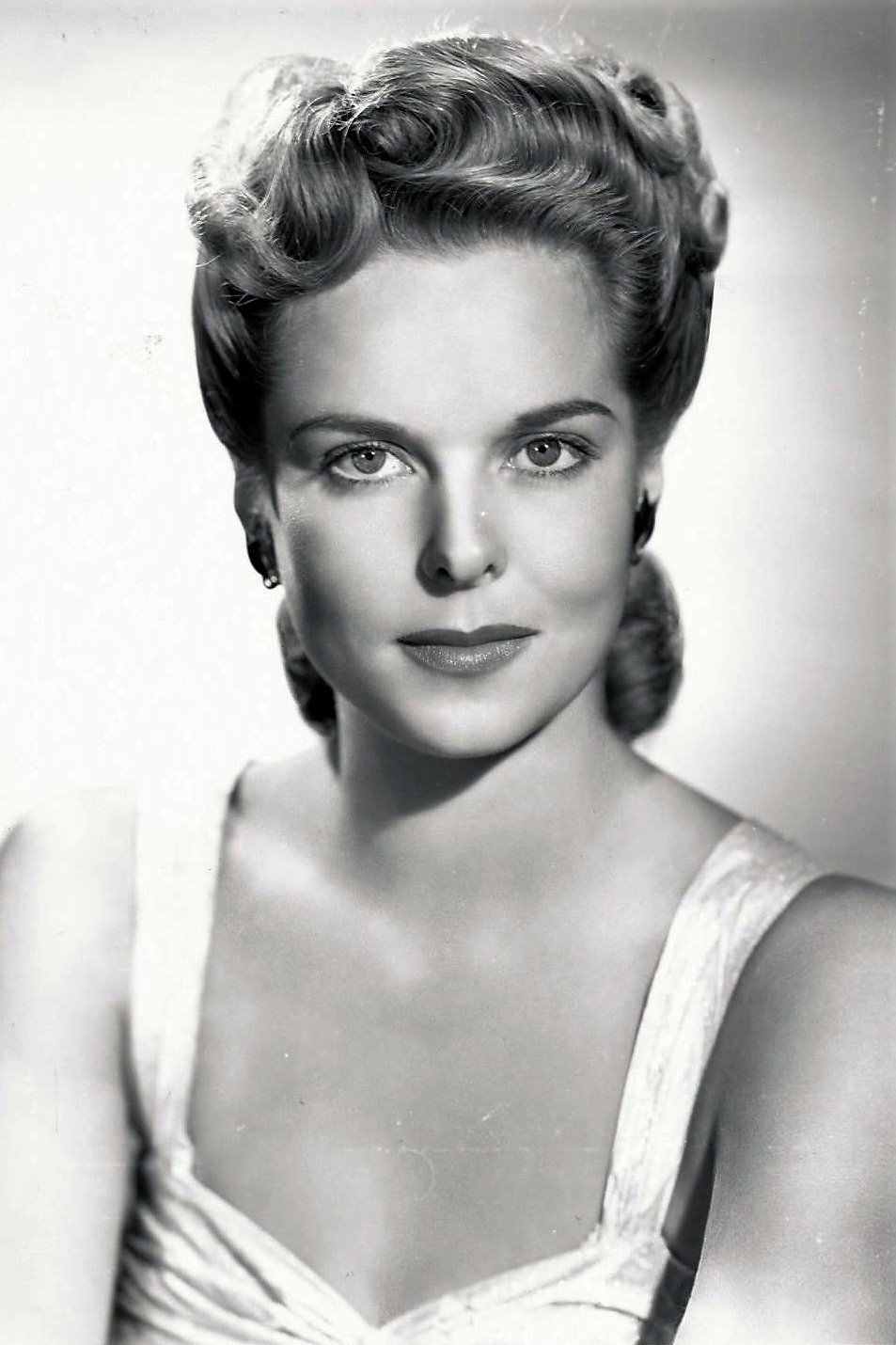 Jane Randolph as Joan Raymond in Bud Abbott and Lou Costello Meet Frankenstein