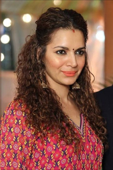 Shweta Kawatra as Dr. Sania in Murder 2