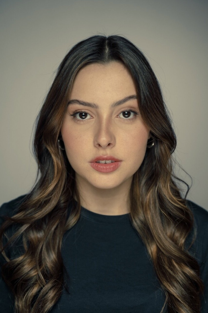 Julia Franco as Clara in Apenas Mais Umas de Amor