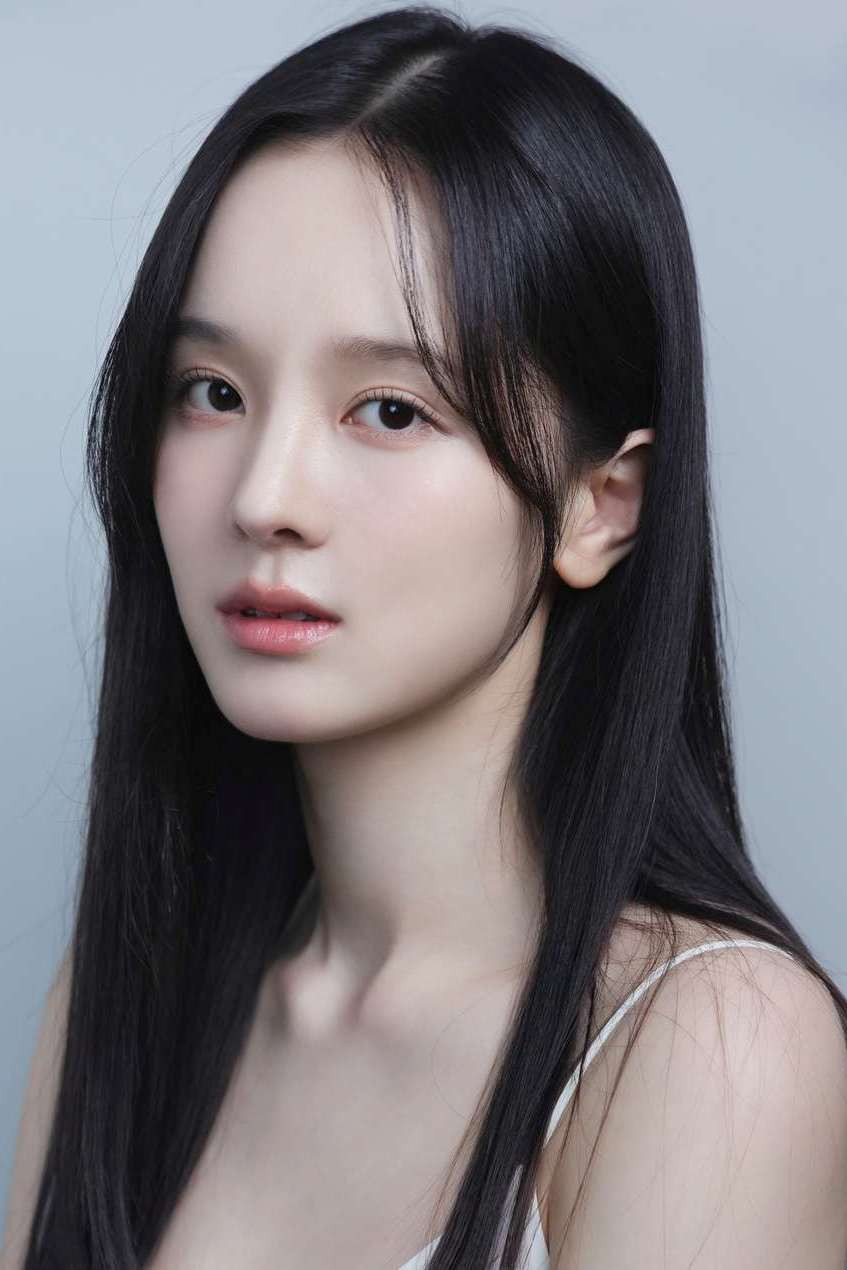 백서라 as Momo in Doctor Shin