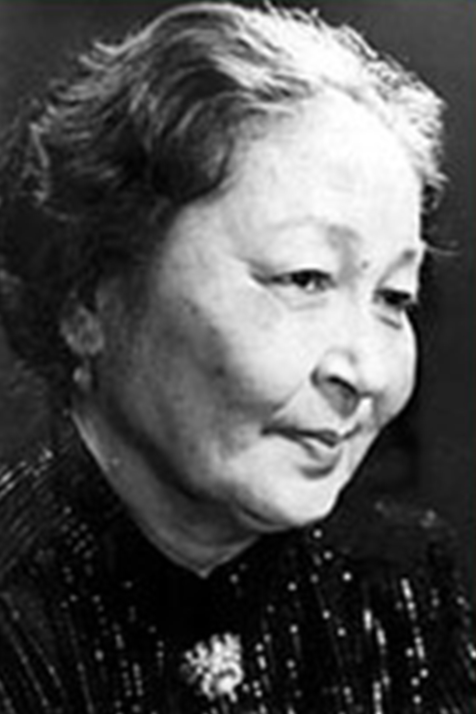 Бикен Римова as Зере бабушка Абая in Abai
