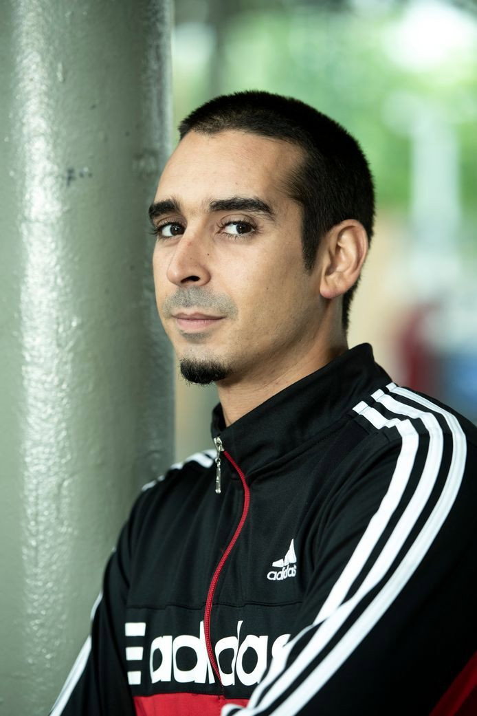 Junes Lazaar as Junes in Gangstas