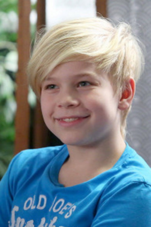 Vojtěch Vovesný as Sayen Marák in To the Woods