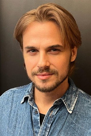 Daniel Erthal as Sebastian in Luccas e Gi em: Dinossauros
