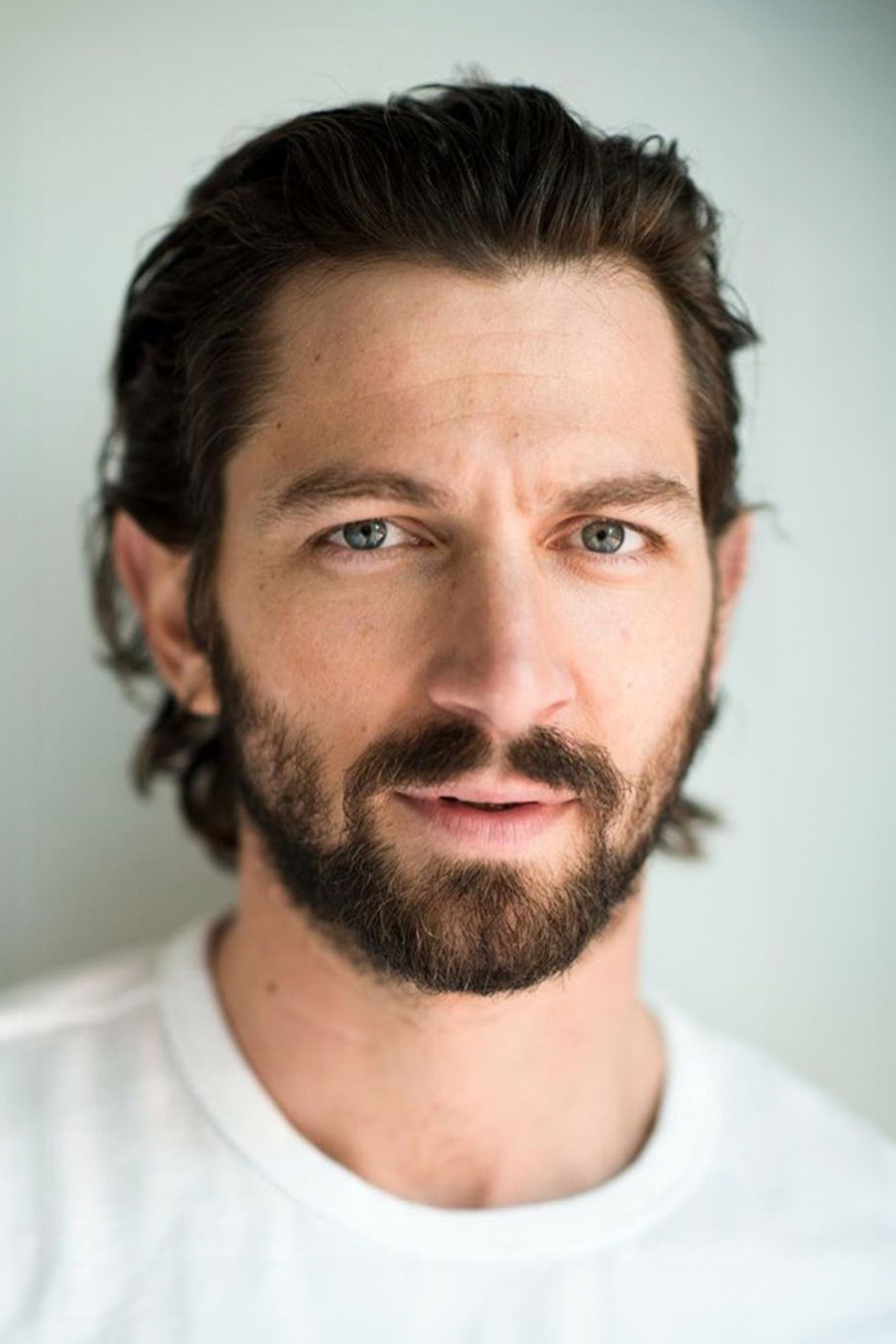 Michiel Huisman as Hugo Biesterveld in De Co-assistent
