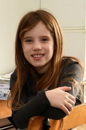 Elena Missiaen as Maxine in Carapace