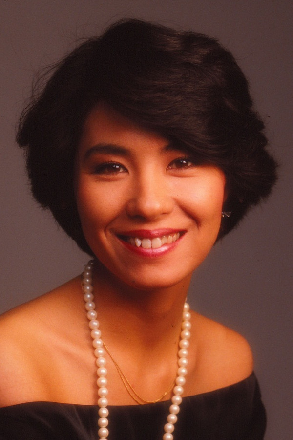 中原理恵 as Noriko Tsuruoka in The Roaming Reporter and Rookie Detective 3 - I Saw a Woman's Corpse in the Steam of Beppu Onsen!