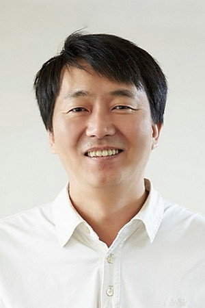 김학선 as Taxi Driver in Winter's Night