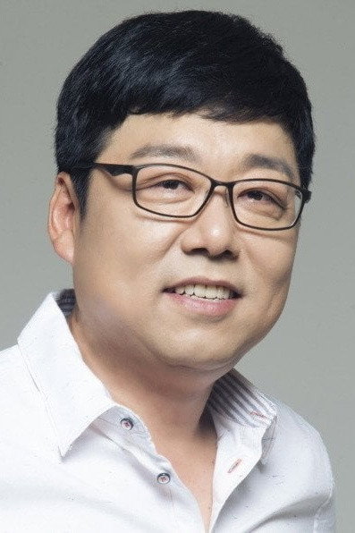 김병남 as Police officer in The Ultimate Duo