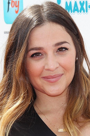 Alisan Porter as Molly Peerce in Chicken Soup