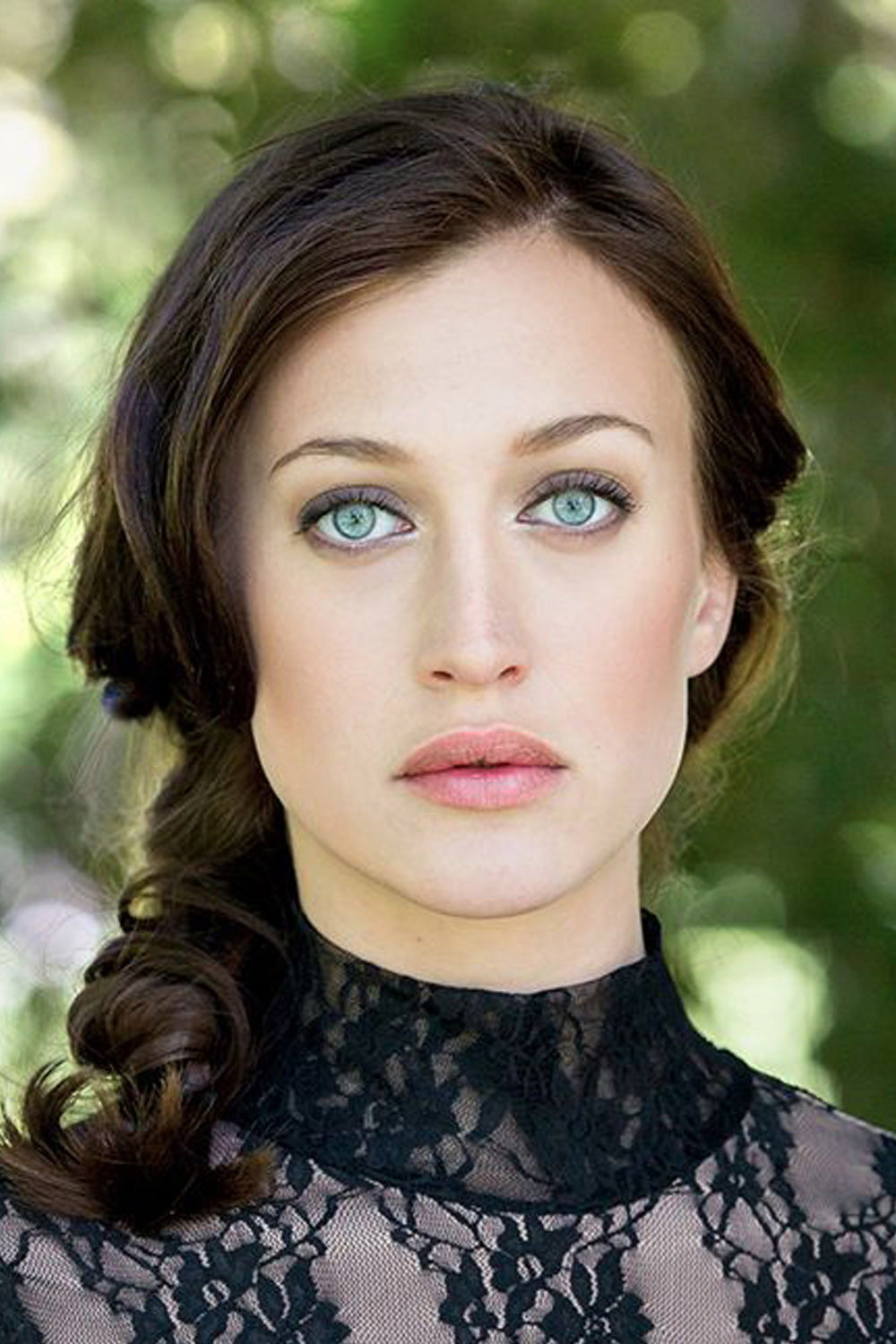Julia Ragnarsson as Vera Nilsson in End of Summer