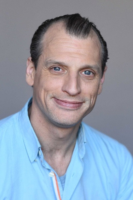 Max Ruhbaum as Mann in rotem Auto in We Were Just Playing