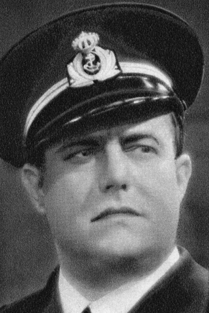 Ugo Ceseri as il produttore della "Torero Film" commendatore Bassi in La canzone rubata