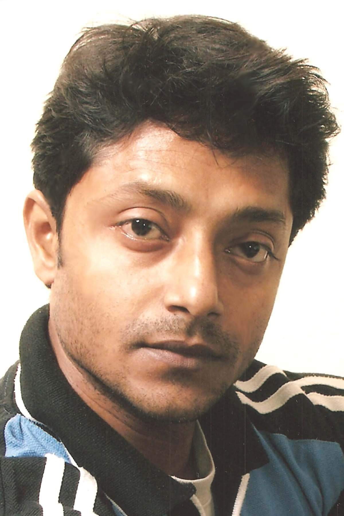 Suprobhat Das as Bob Das in Murder in the Hills