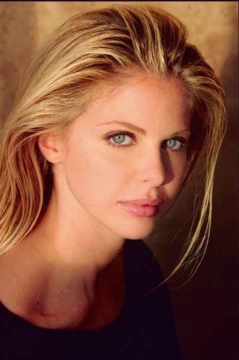 Haley Joel as Amanda in Abominable
