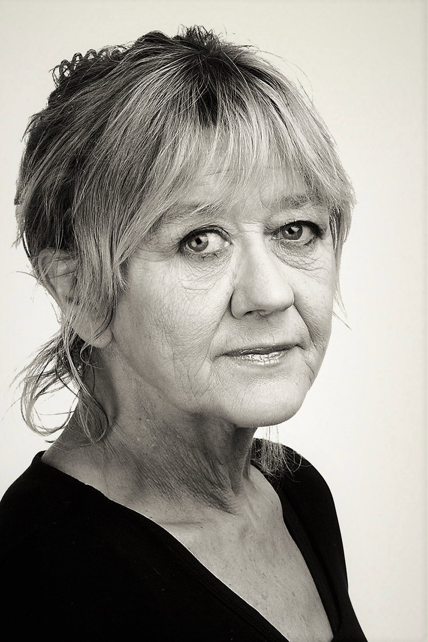 Frøydis Armand as Narrator - Norwegian in Løven - Henrik Ibsen