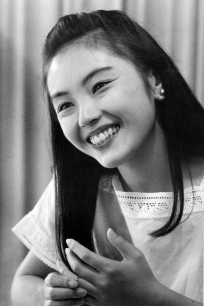 真行寺君枝 as Mitsuko Fukuda in Shark Skin Man and Peach Hip Girl