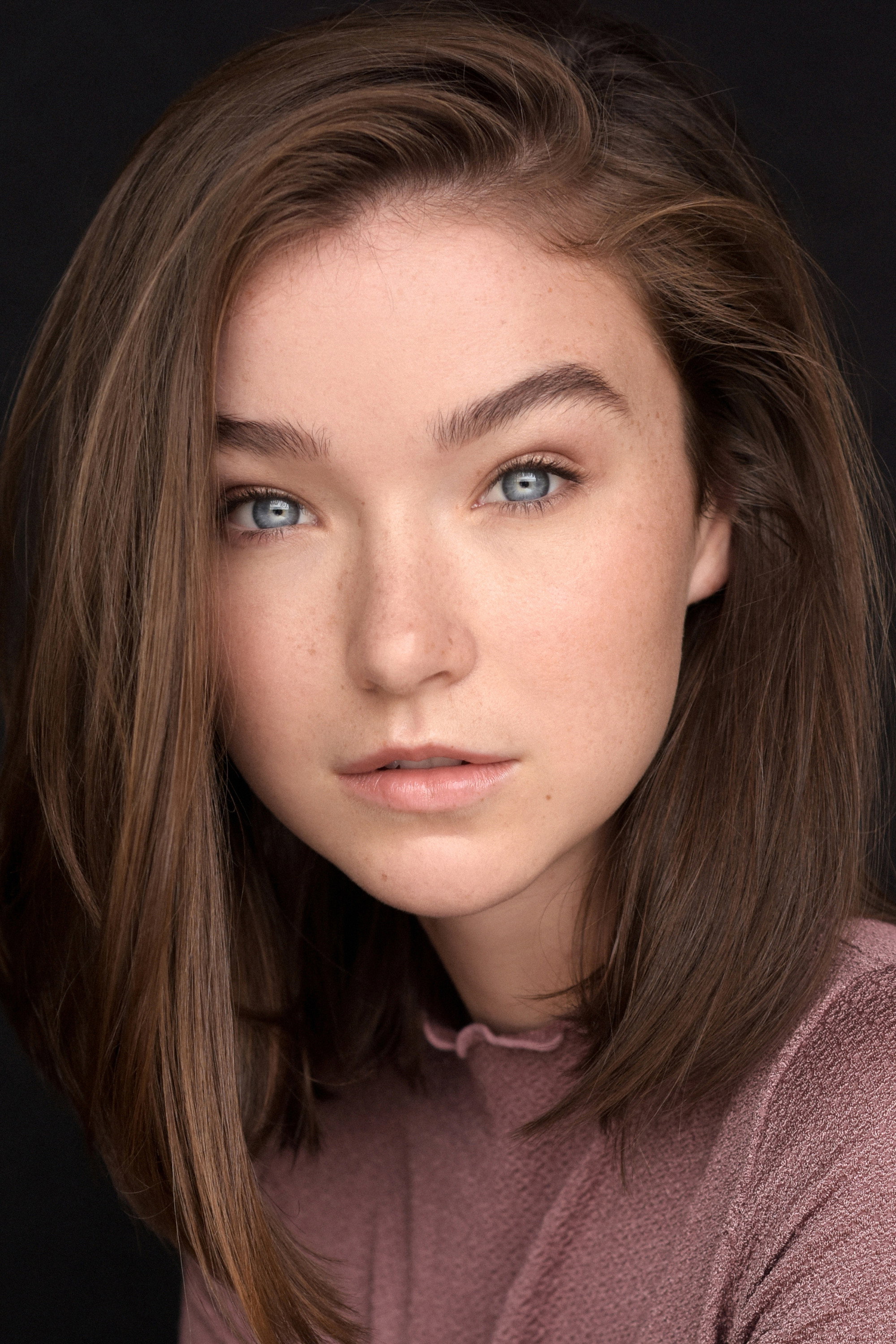 Cassandra Sawtell as Frankie Hillier in The Chicken Sisters