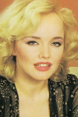 Olinka Hardiman as Ann in Temptation