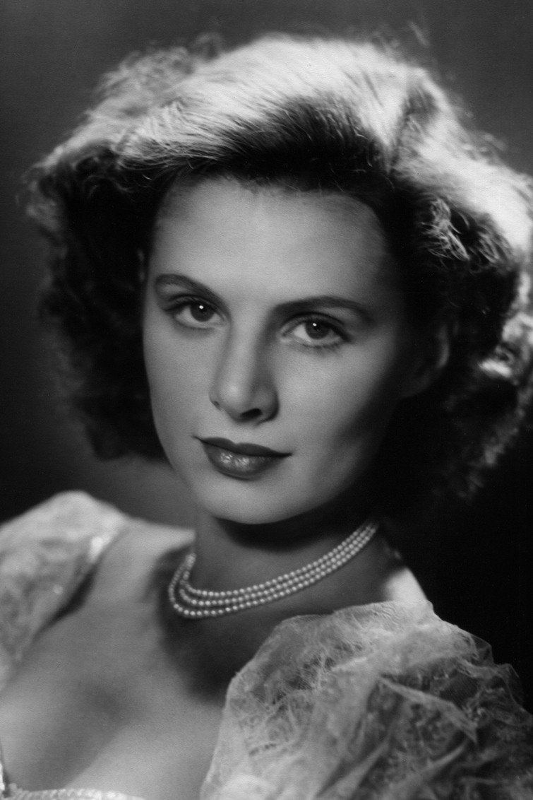 Violet Rensing as Ilsa in When Hell Broke Loose
