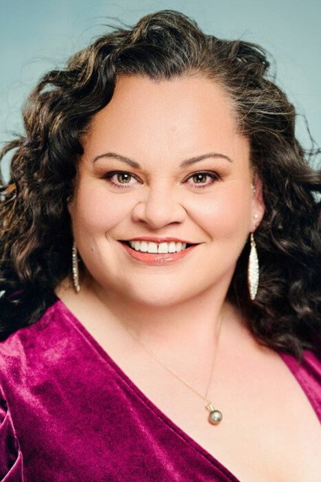 Keala Settle as Holly in American Reject