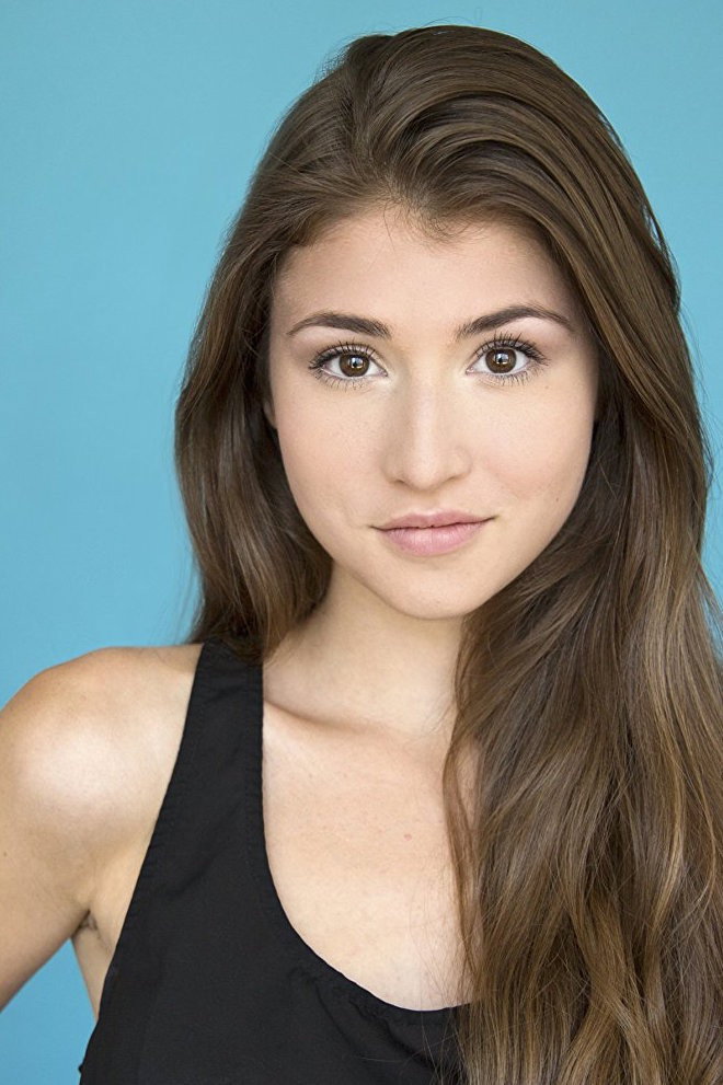 Hannah Vandenbygaart as Annabelle in Evil Stepmom