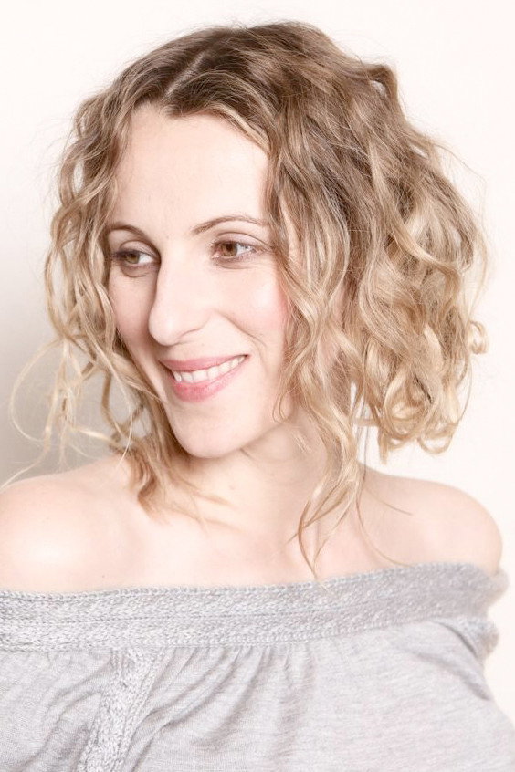 Maïdi Roth as Jeanne in Heroines