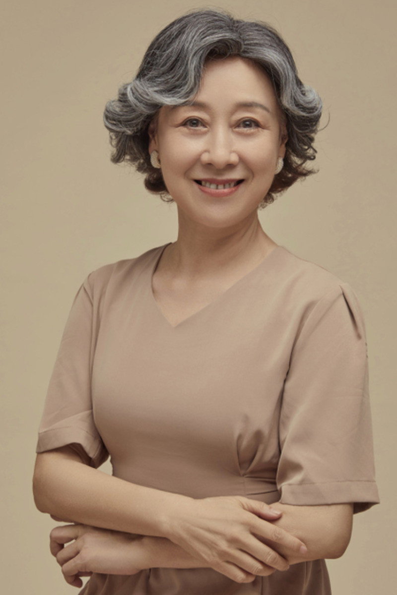 Du Yaсhun as Mingming's mother in Love Strategy