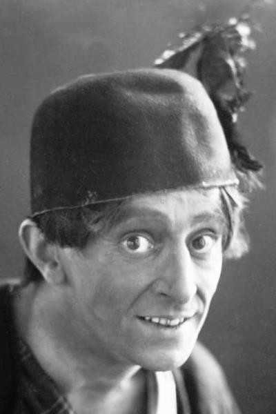Aage Bendixen as Herr Pålsson, nygift in Love and Bear-Hunting