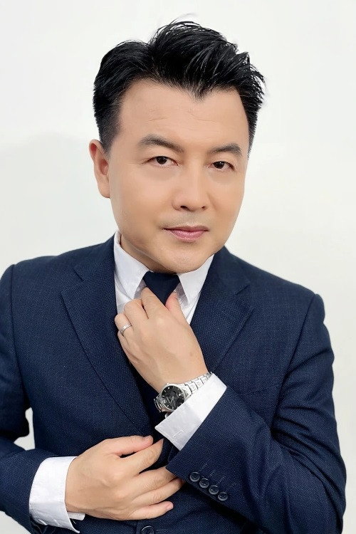 Wei Jing as Su Ling Ling's deputy in Legend of the Raiders