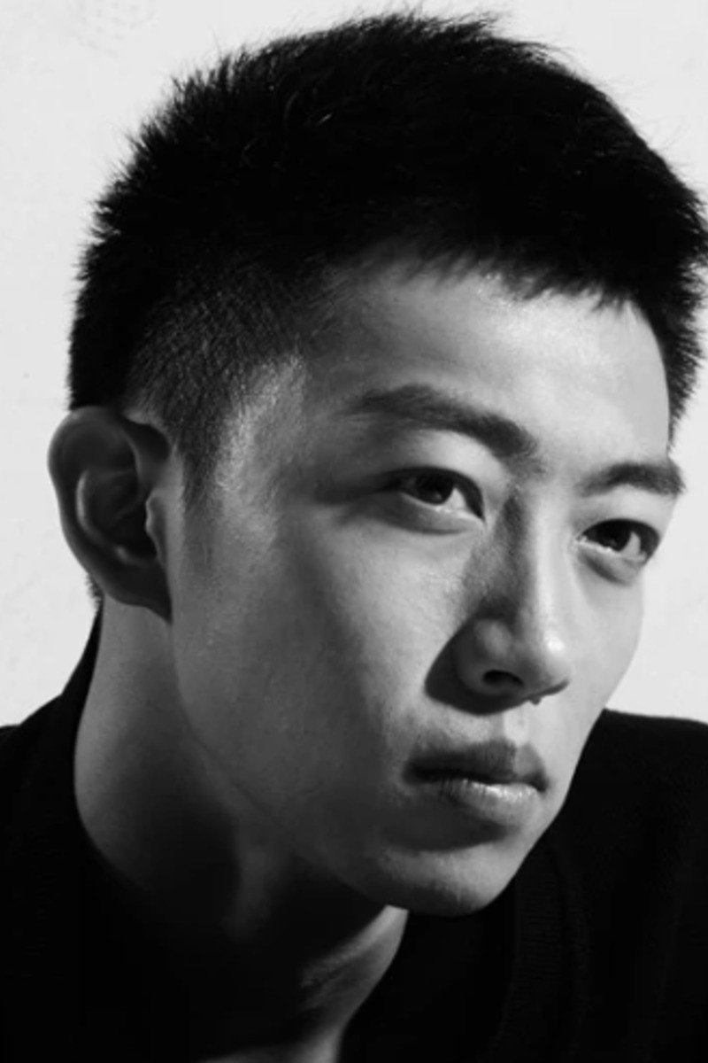 Yu Xinbo as Lin in Under the Hawthorn Tree