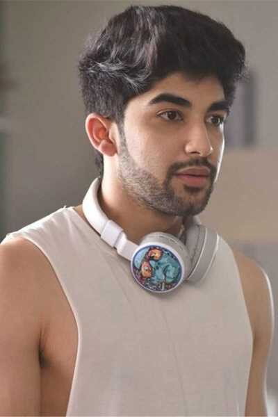 Nikhil Bhambri as Adhish in Puncch Beat