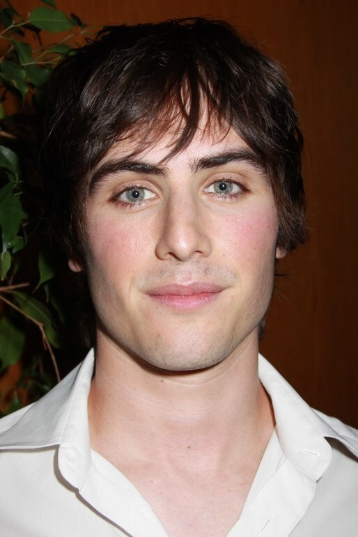 Edmund Entin as Jonah in Seconds Apart