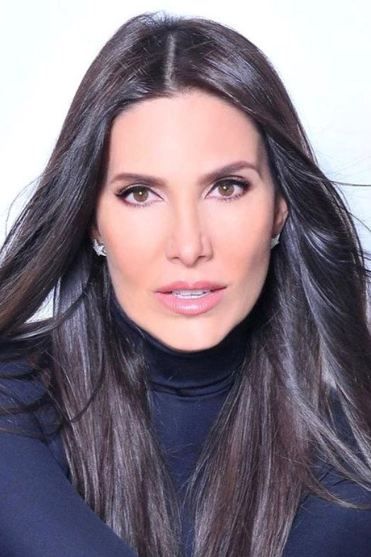Ana Karina Manco as Daniela Borges Montilla de Millán in Contra Viento y Marea