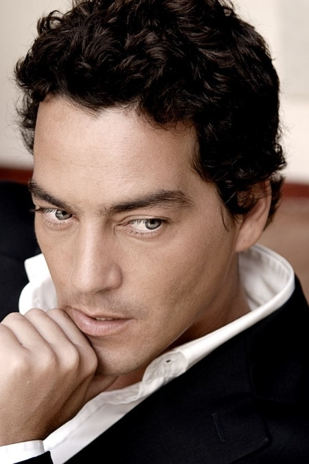 Rodrigo Menezes as Dinis Lampreia in Mistura Fina