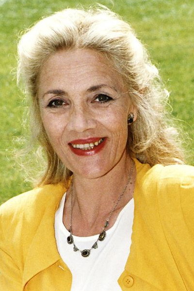 Shirley Stelfox as Jean in Carrying Dad