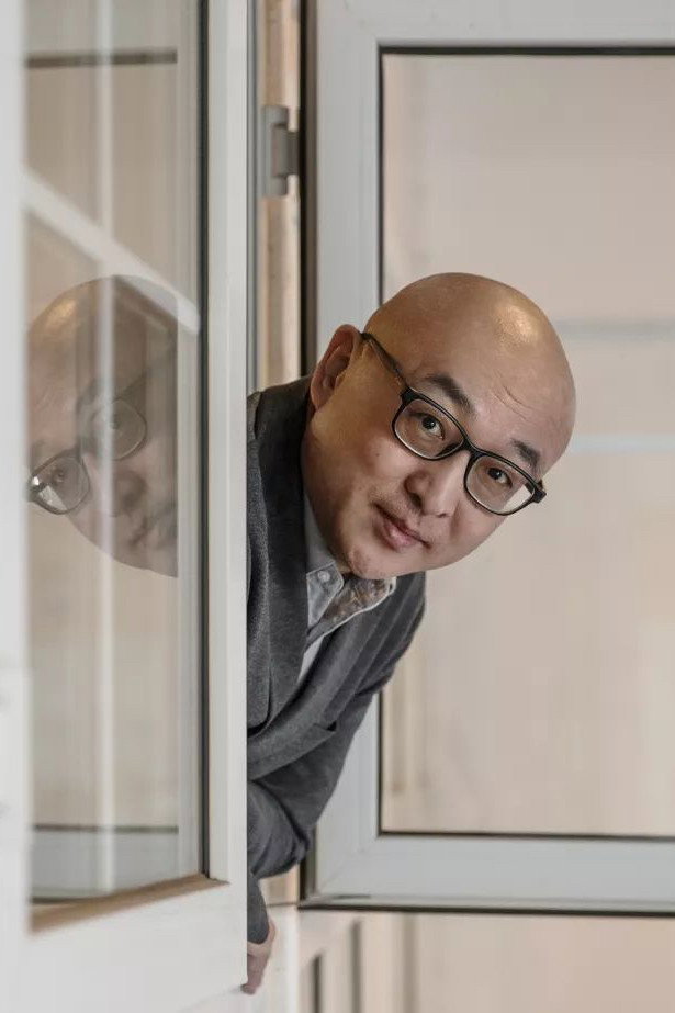 Sen Mu as Self in Bumming in Beijing: The Last Dreamers