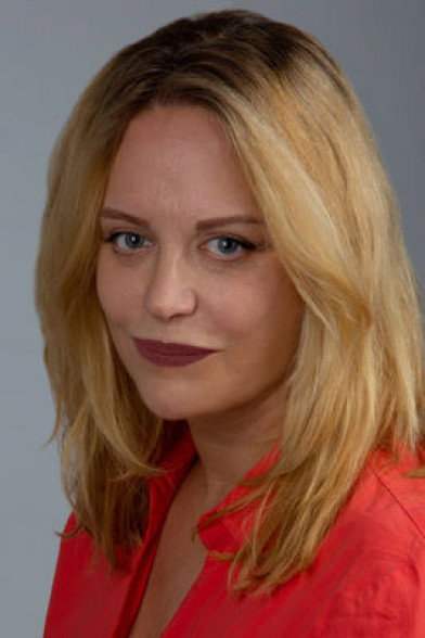 Edda Leesch as Vanessa Voss in Die Diebin und  der General