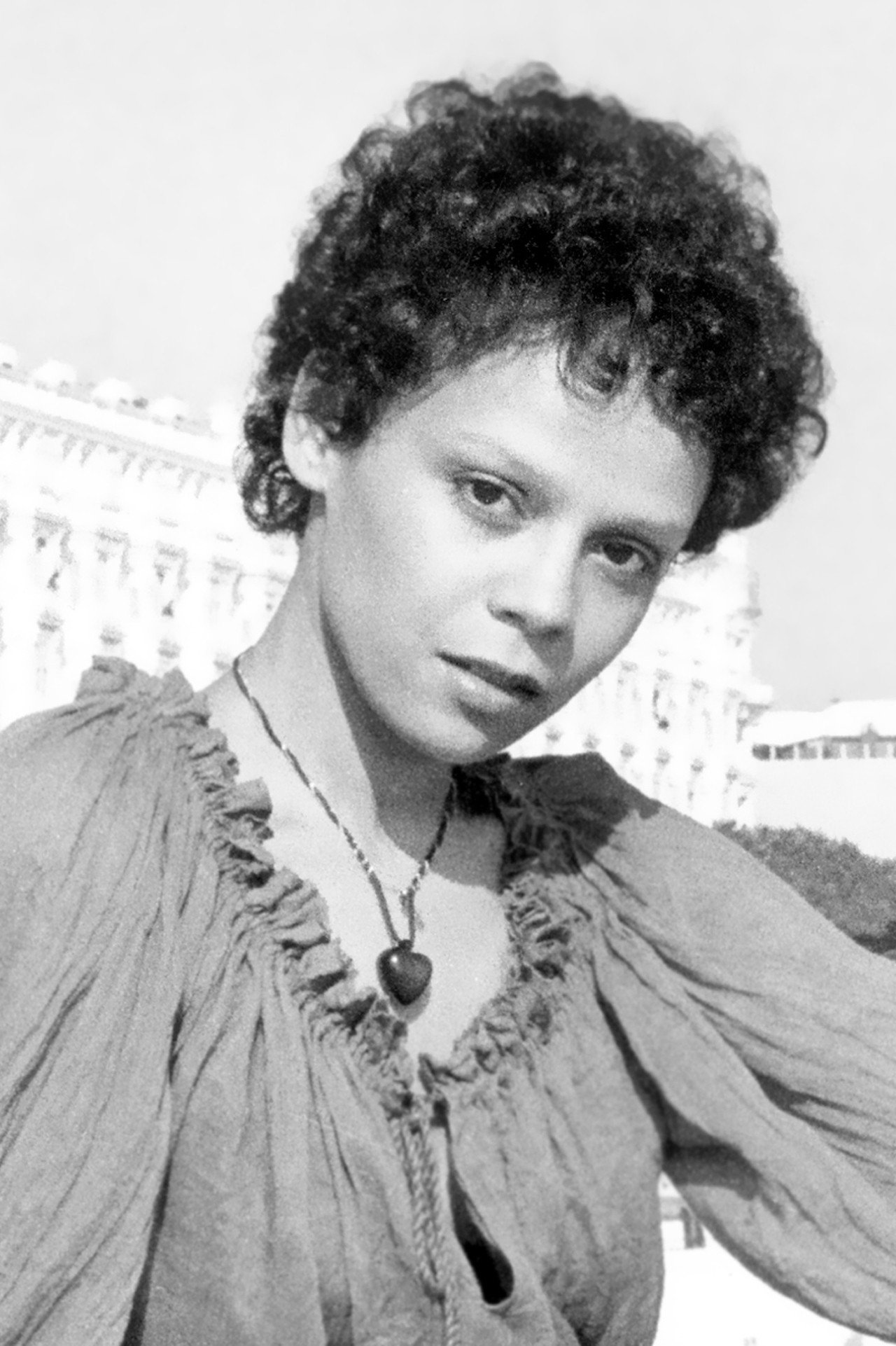 Fatiha Fawzi as Mirka in L'Ennemi de la mort
